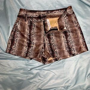 Pattern Shorts. Thick velvet material.